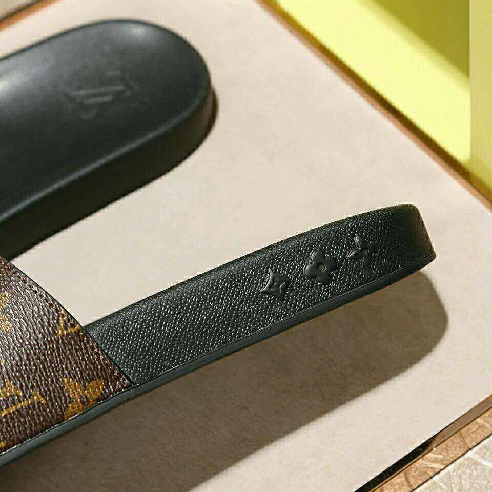 Louis Vuitton Monogram Slippers - 