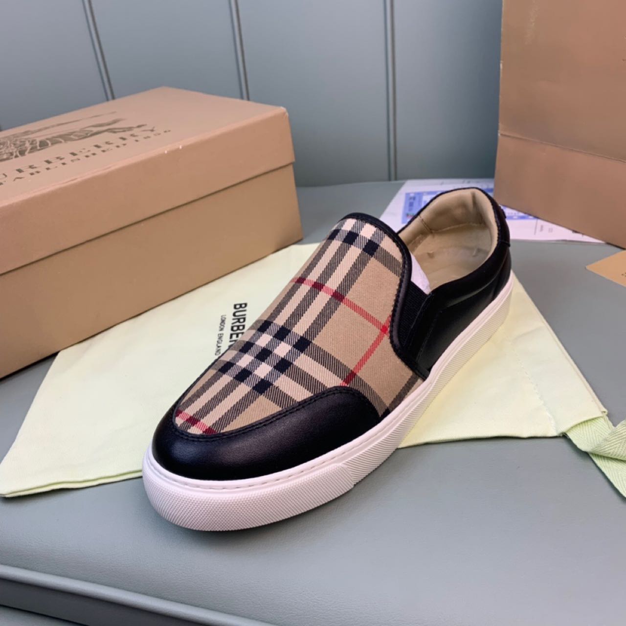 Burberry Vintage Check Loafers   - 