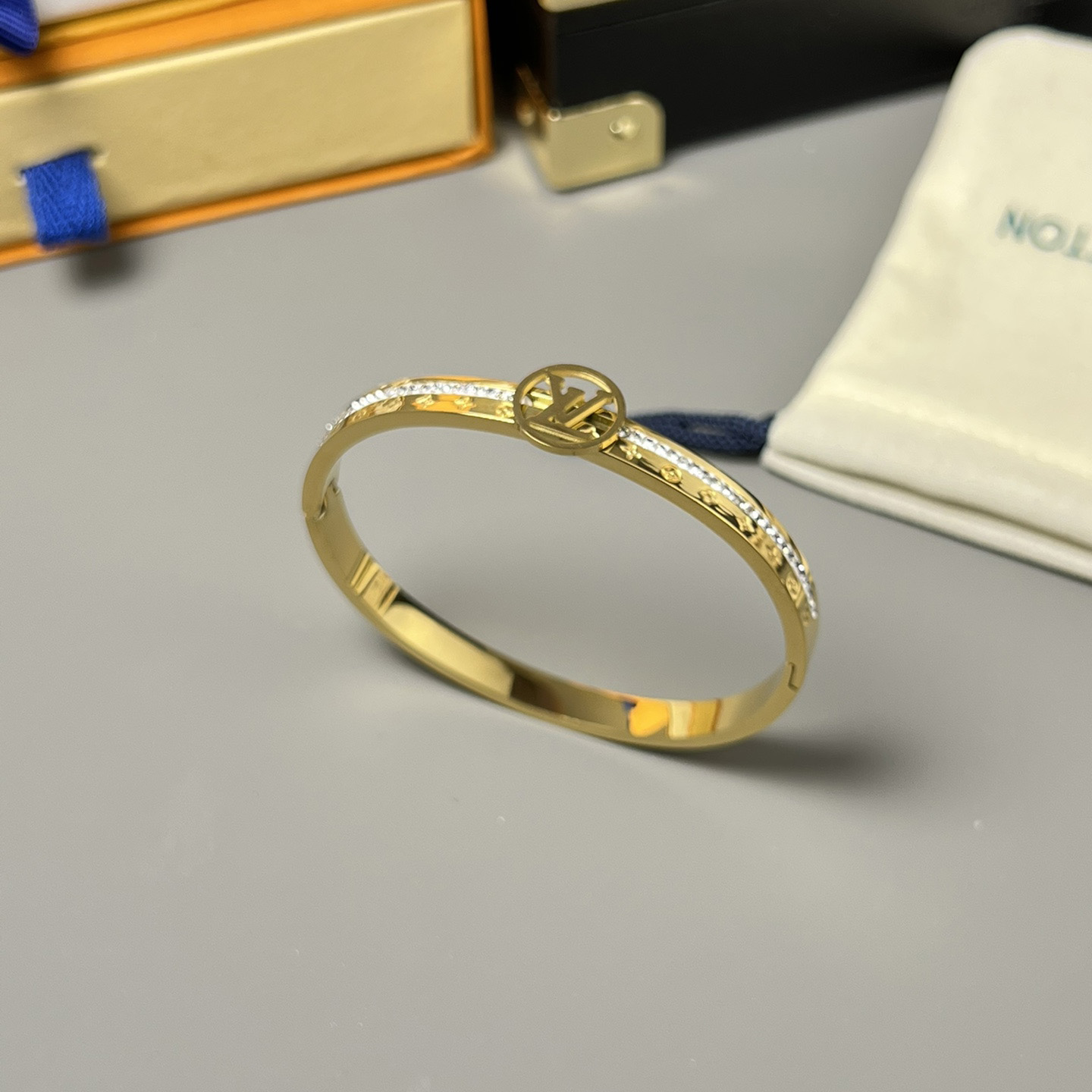 Louis Vuitton Bracelet - 