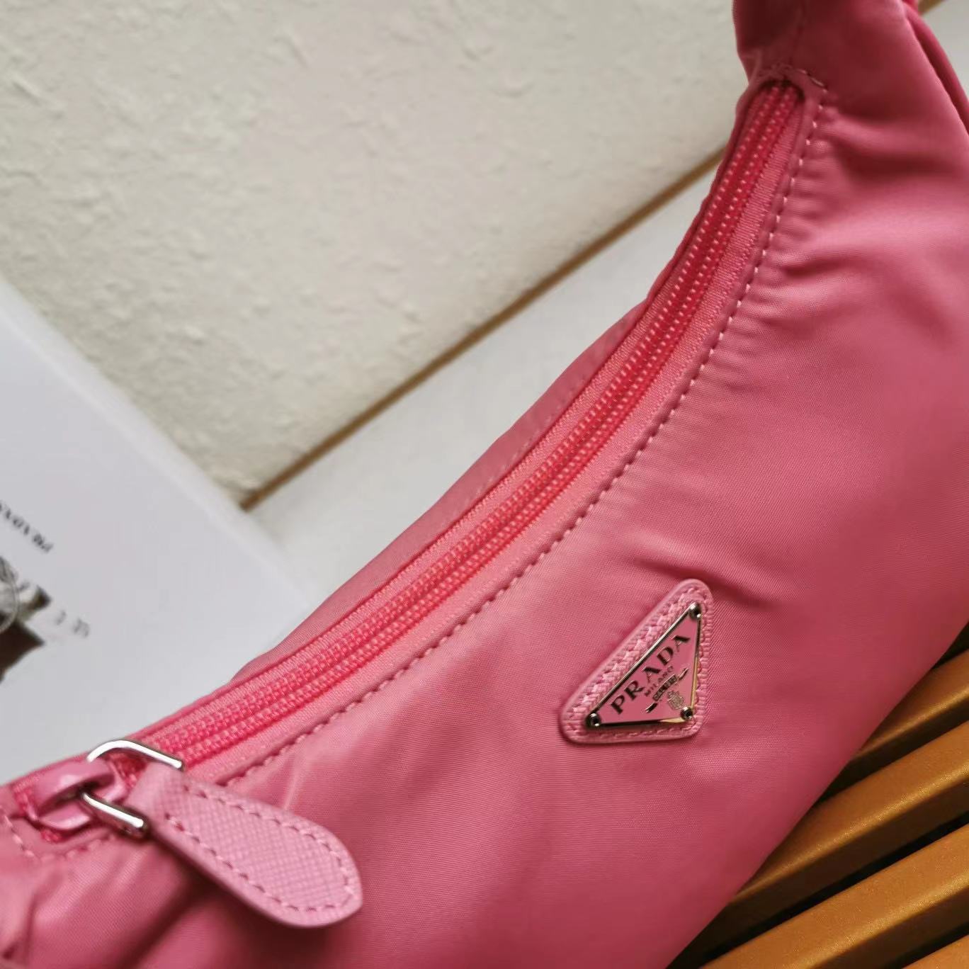 Prada Logo Shoulder  Bag (23-13-5cm) - 