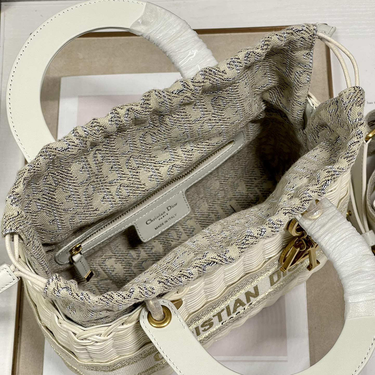 Dior Medium Lady Dior Bag(24-20-11cm) - 