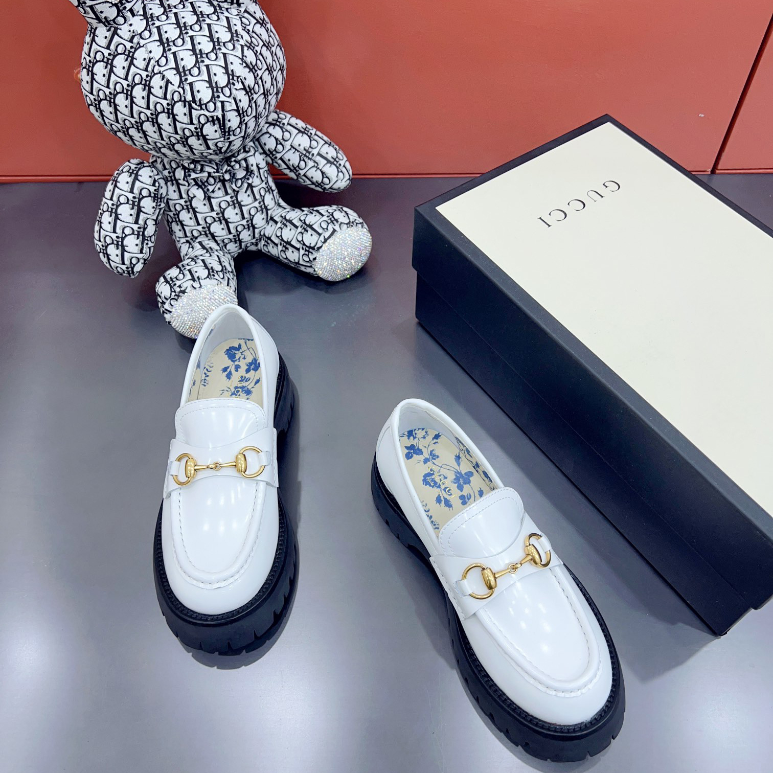 Gucci Leather Lug Sole Horsebit Loafer - 