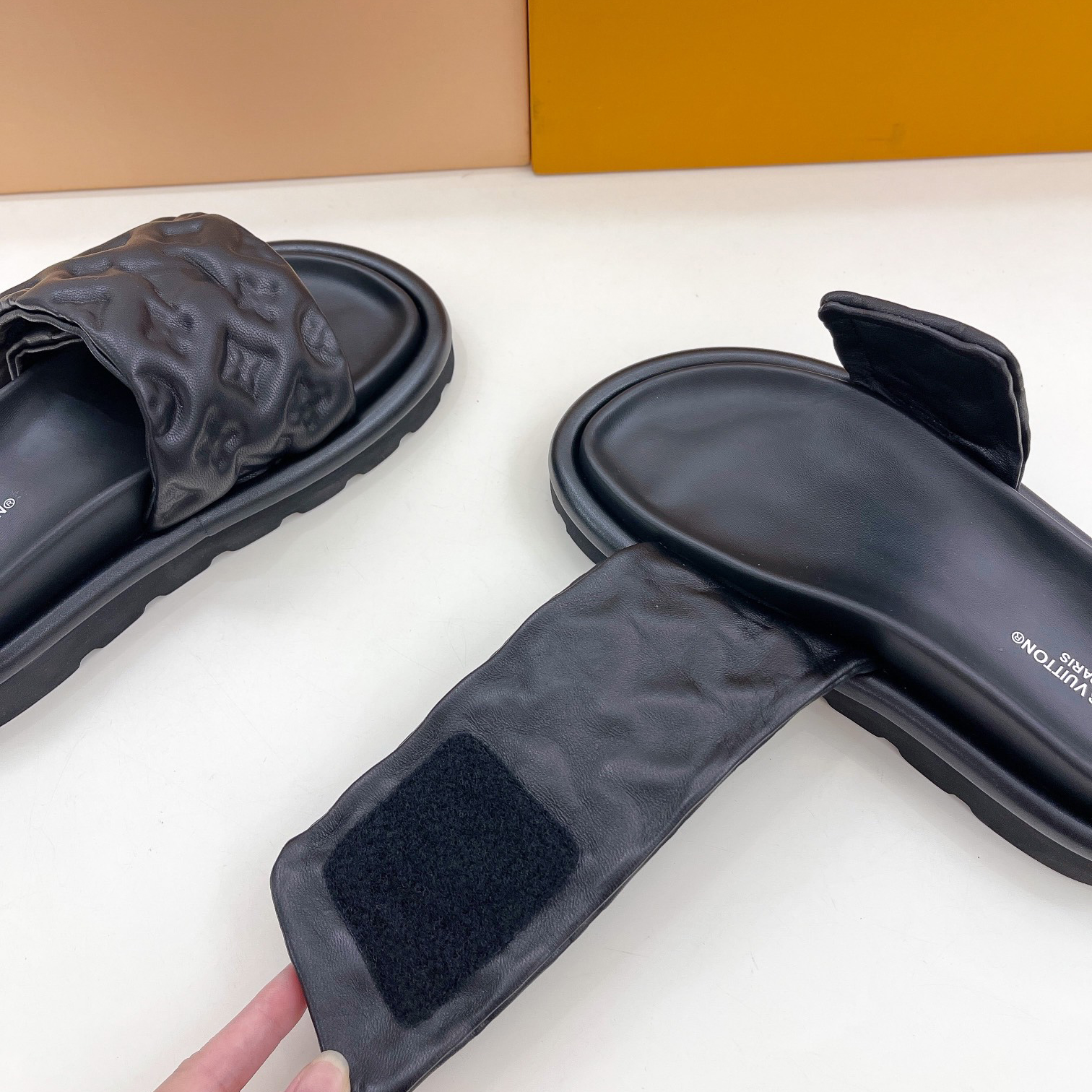 Louis Vuitton Pool Pillow Comfort Mule    1AABKM - 