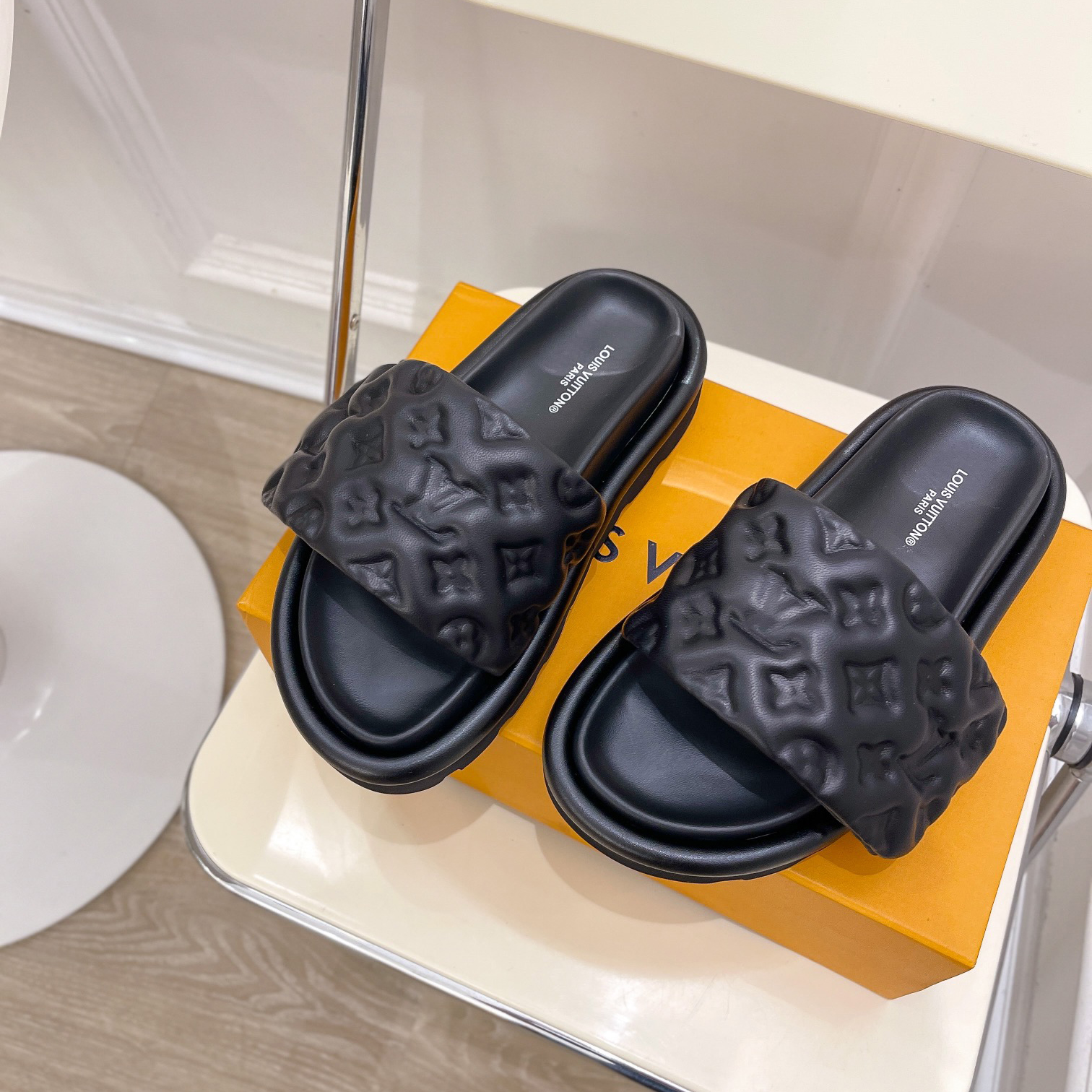 Louis Vuitton Pool Pillow Comfort Mule    1AABKM - 