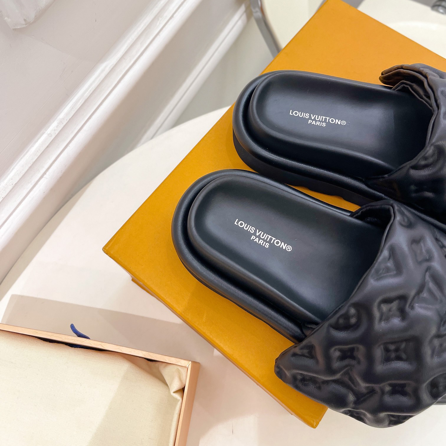 Louis Vuitton Pool Pillow Comfort Mule    1AABKM - 