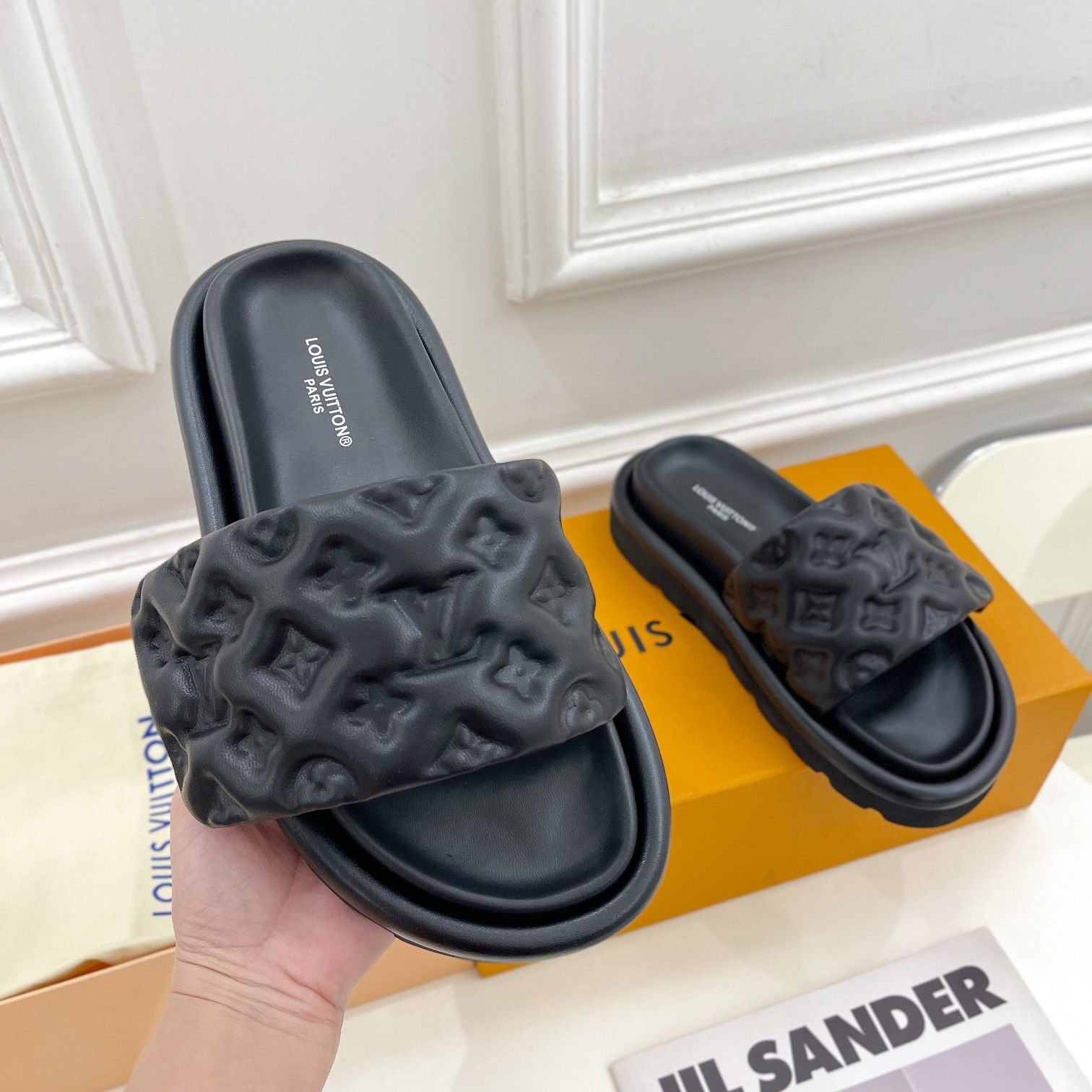 Louis Vuitton Pool Pillow Comfort Mule    1AABKM - 