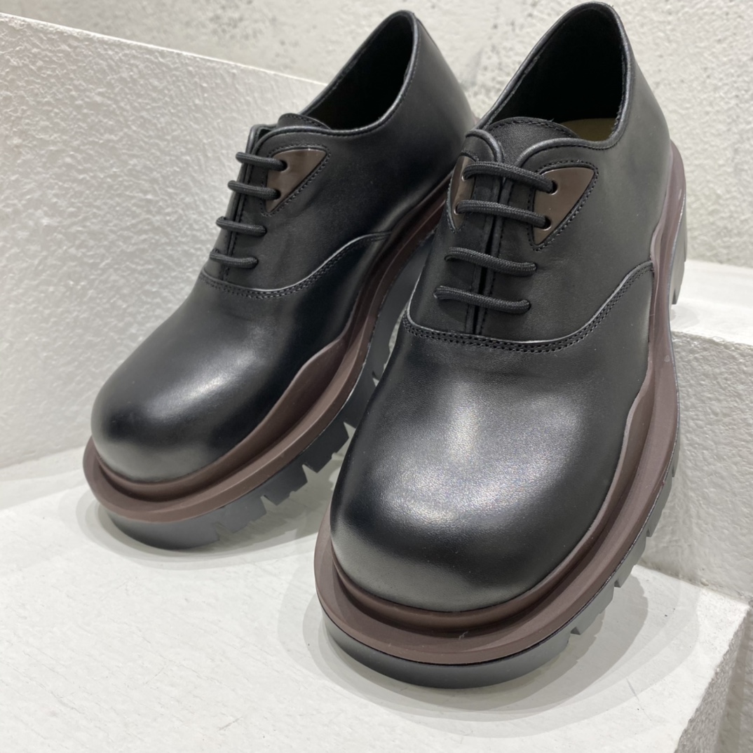 Bottega Veneta Vegetally-Tanned Leather Lace-Up Shoes - 