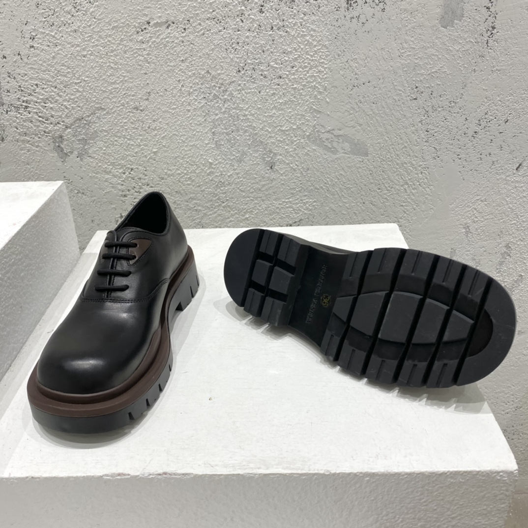 Bottega Veneta Vegetally-Tanned Leather Lace-Up Shoes - 