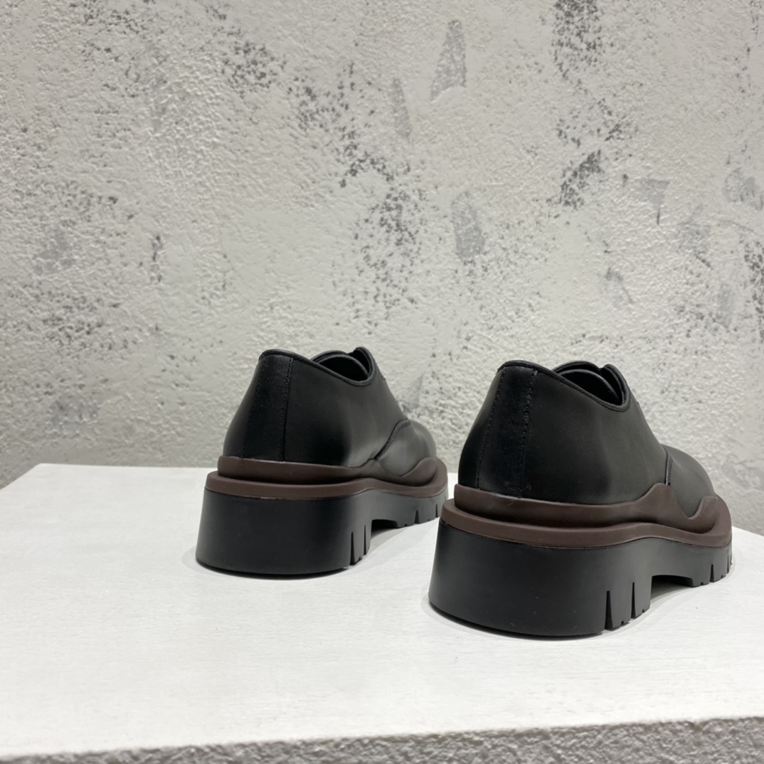 Bottega Veneta Vegetally-Tanned Leather Lace-Up Shoes - 