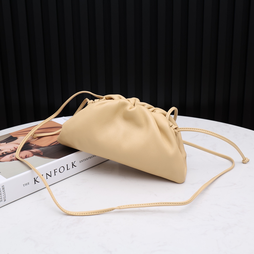 Bottega Veneta Mini Pouch(23-13-8cm) - 