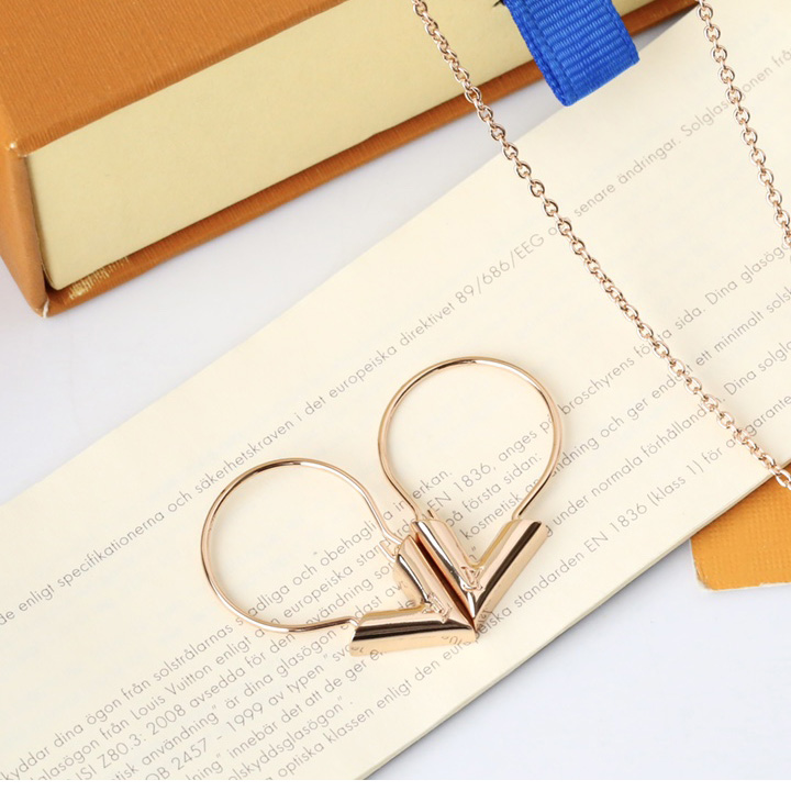 Louis Vuitton Essential V Hoops   M61088 - 