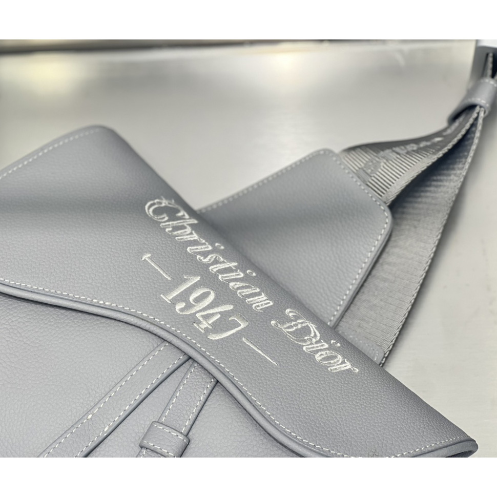 Dior Saddle Bag Dior Gray Grained Calfskin With Christian Dior 1947 Signature (26 x 19 x 4.5CM) - 