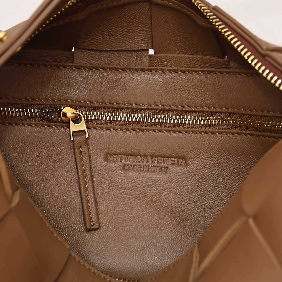 Bottega Veneta Brick Cassette - 
