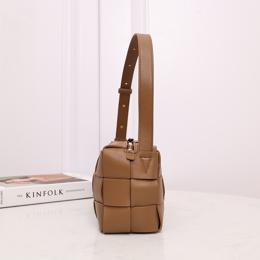 Bottega Veneta Brick Cassette - 