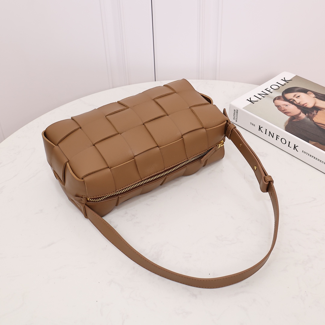 Bottega Veneta Brick Cassette - 