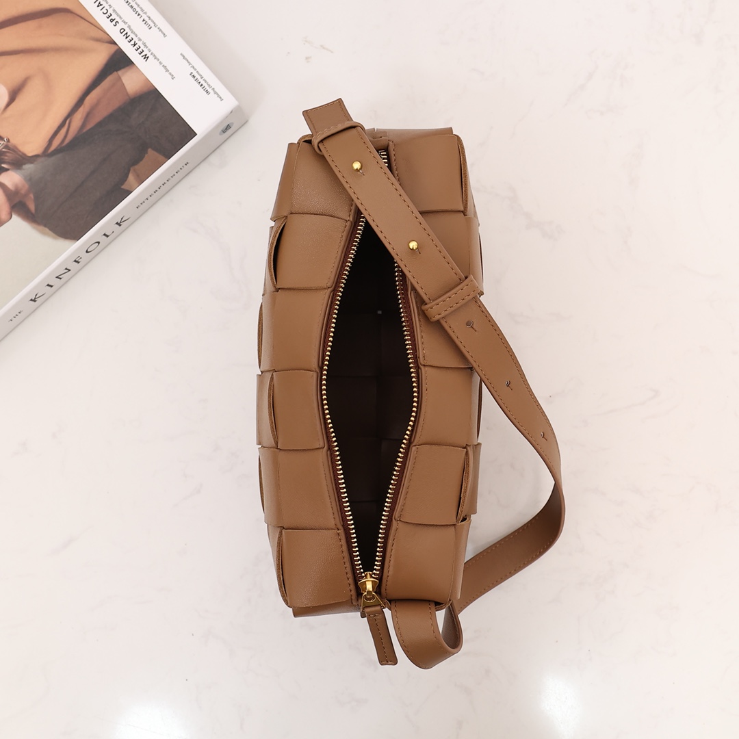 Bottega Veneta Brick Cassette - 