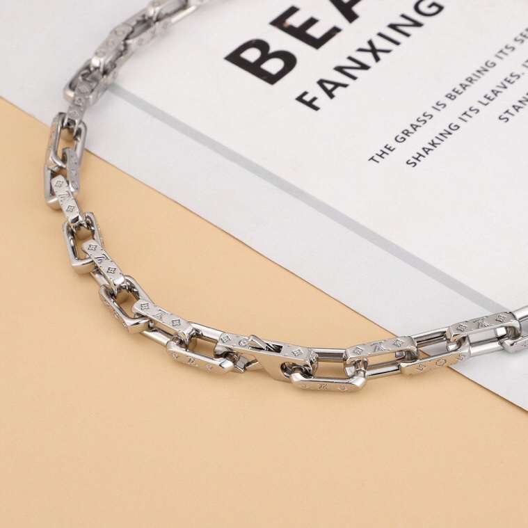 Louis Vuitton Monogram Chain Necklace     M00307 - 