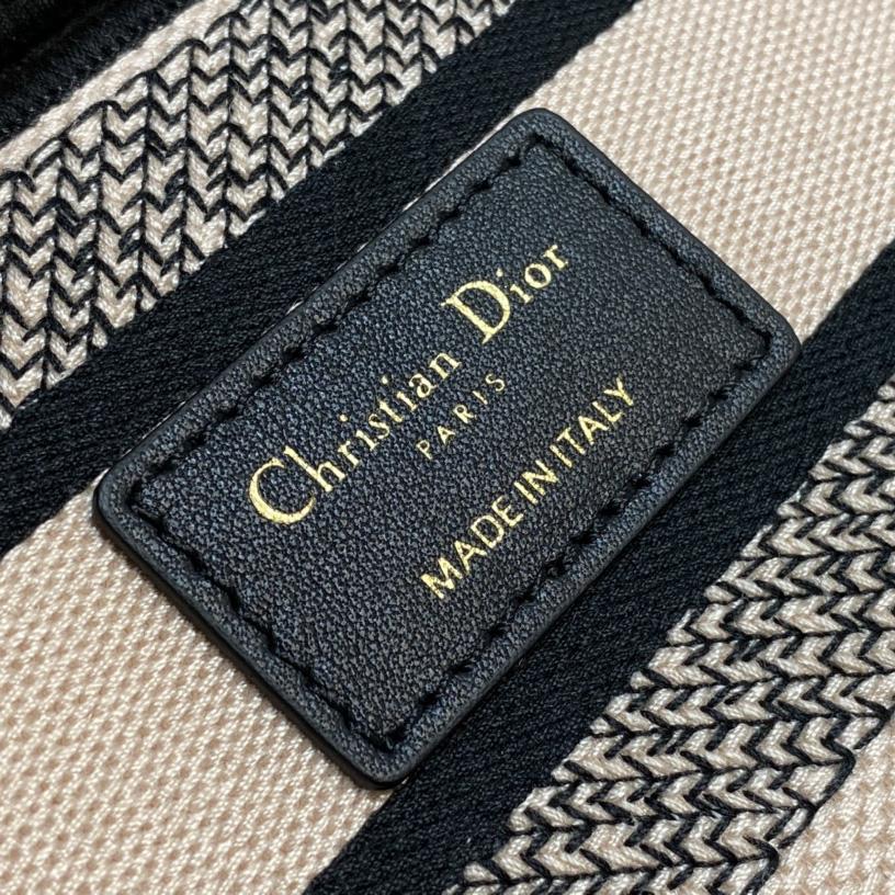 Dior Medium Lady D-lite Bag - 
