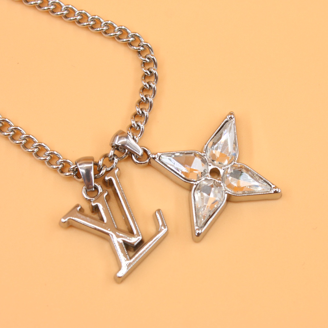 Louis Vuitton Flower Cut Necklace    M00680 - 
