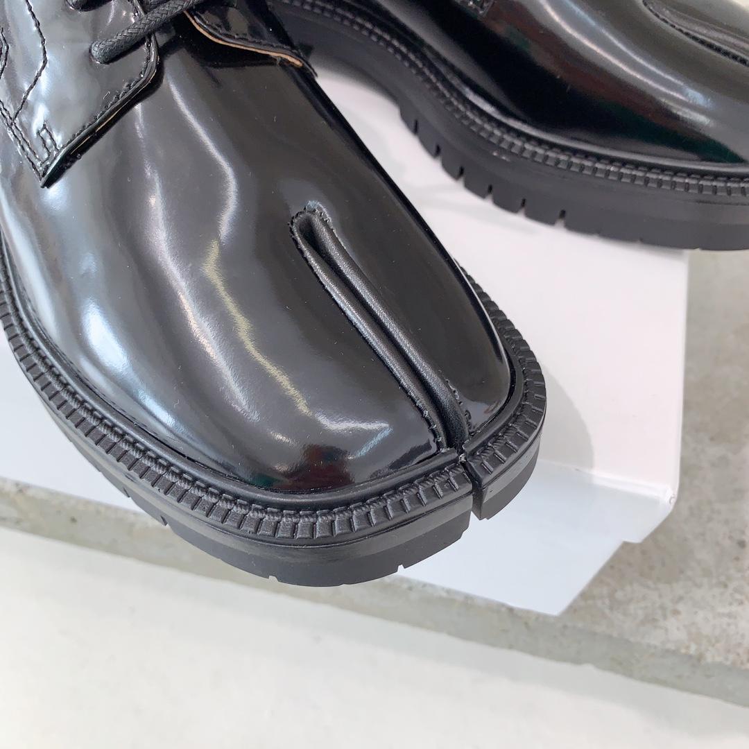 Maison Margiela Tabi Lace-Ups Loafers - 