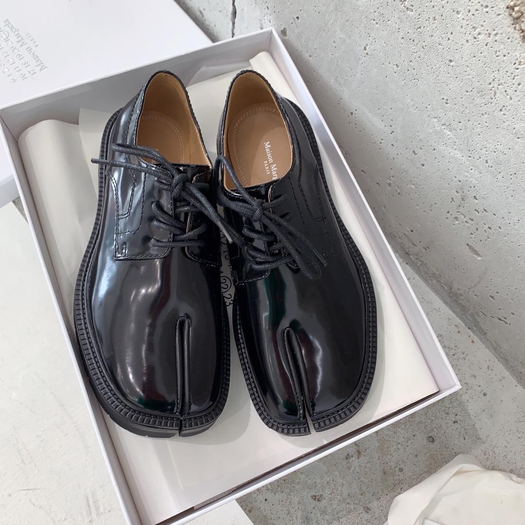 Maison Margiela Tabi Lace-Ups Loafers - 