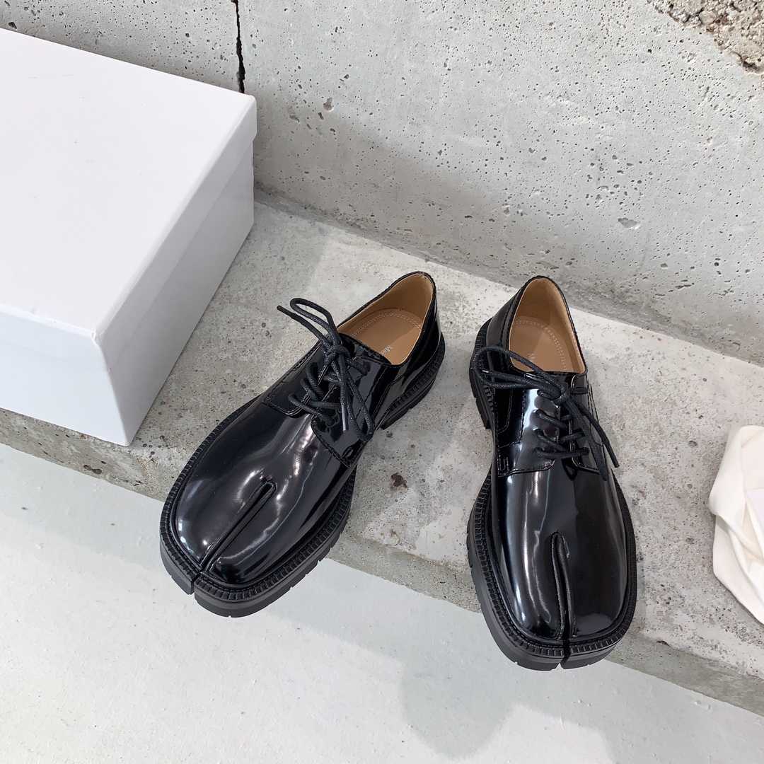 Maison Margiela Tabi Lace-Ups Loafers - 