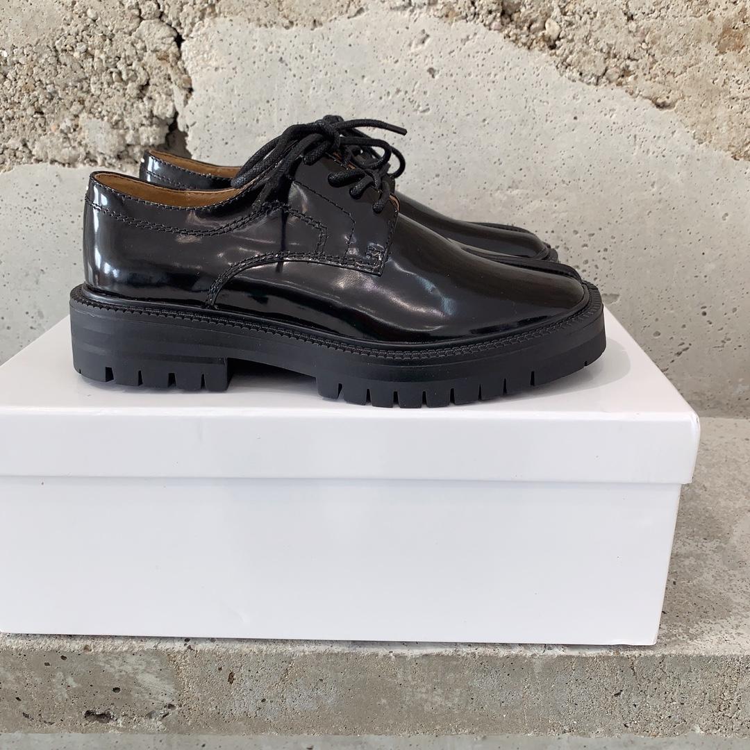 Maison Margiela Tabi Lace-Ups Loafers - 