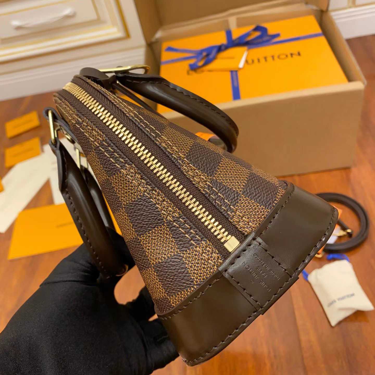 Louis Vuitton Alma BB Handbag (25x19x12CM)   N41221 - 