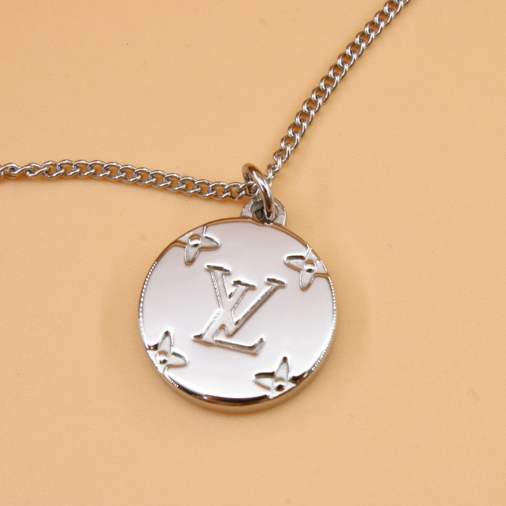 Louis Vuitton Monogram Charms Necklace    M62485 - 