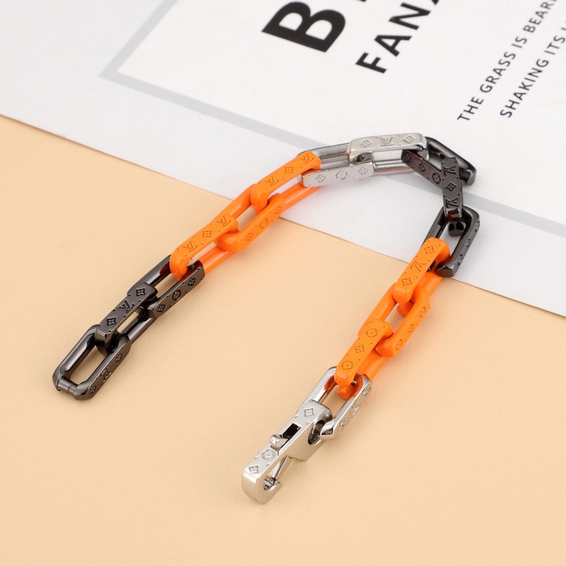 Louis Vuitton Monogram Chain Bracelet    MP3143 - 