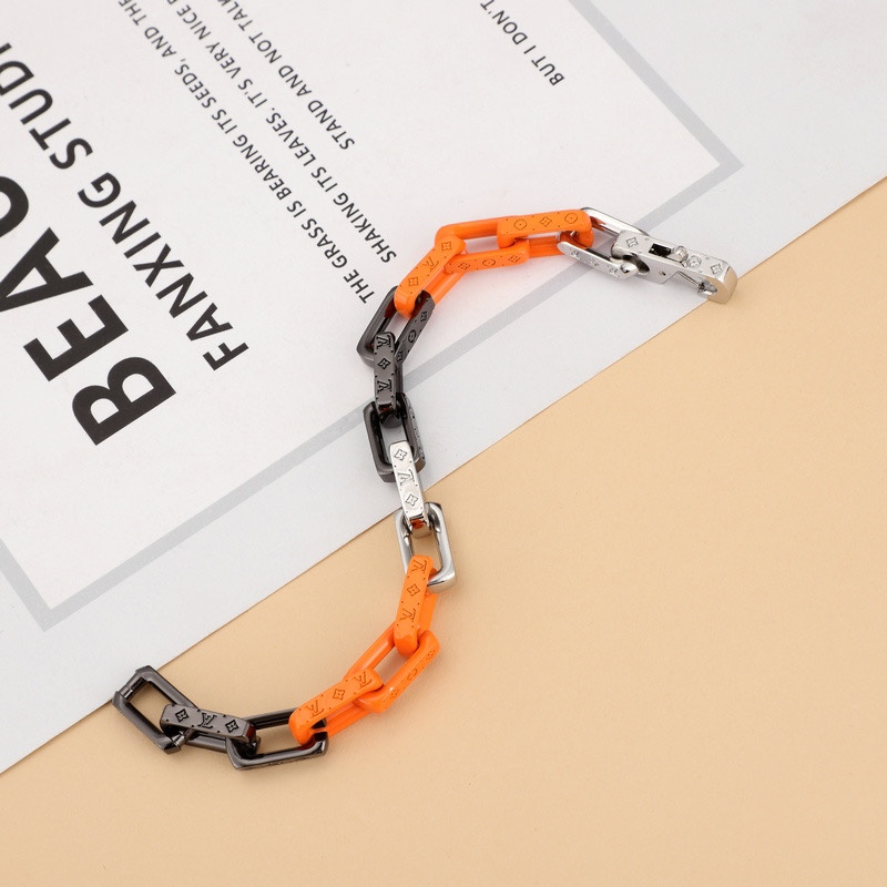 Louis Vuitton Monogram Chain Bracelet    MP3143 - 