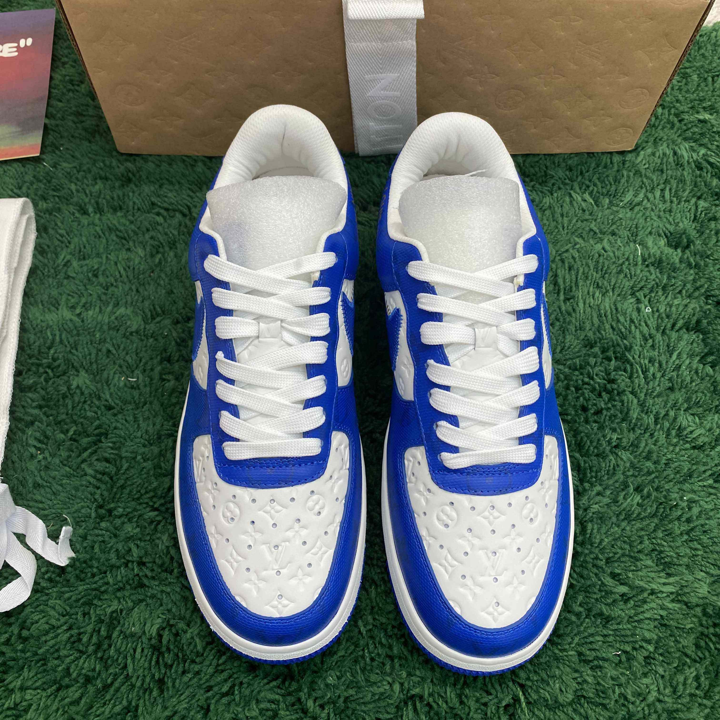 Louis Vuitton x Off-White x Nike Sneaker    - 