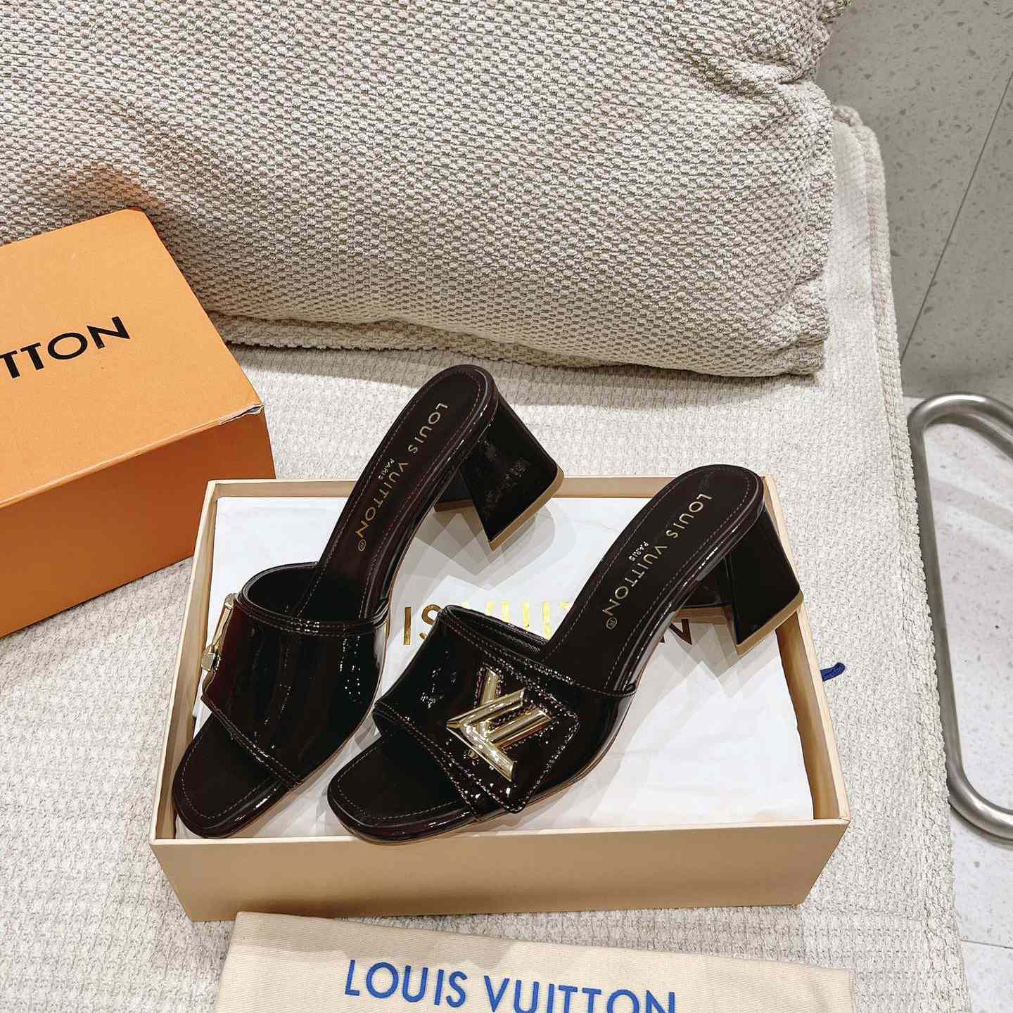 Louis Vuitton Shake Mule   1ABIDW - 