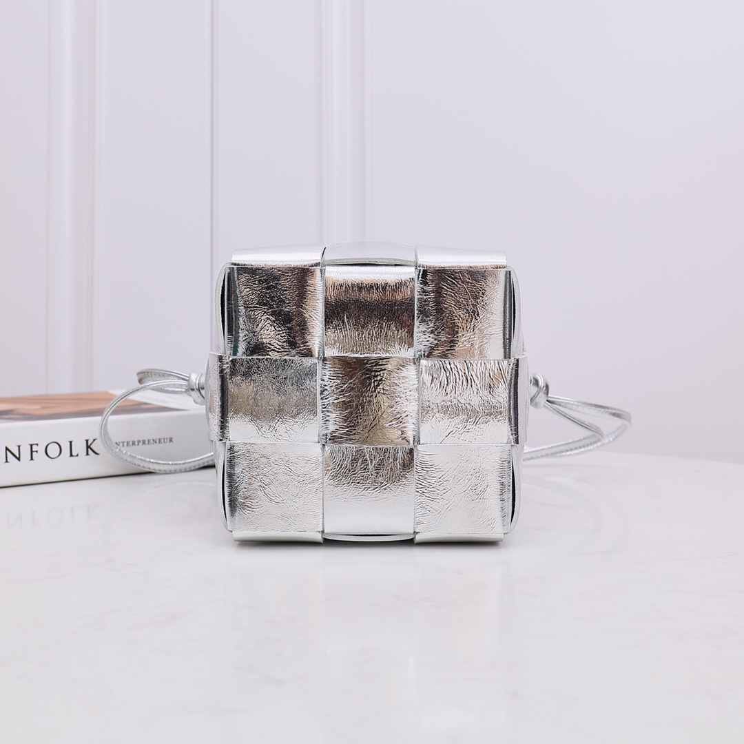 Bottega Veneta Small Cassette Cross-Body Bucket - 