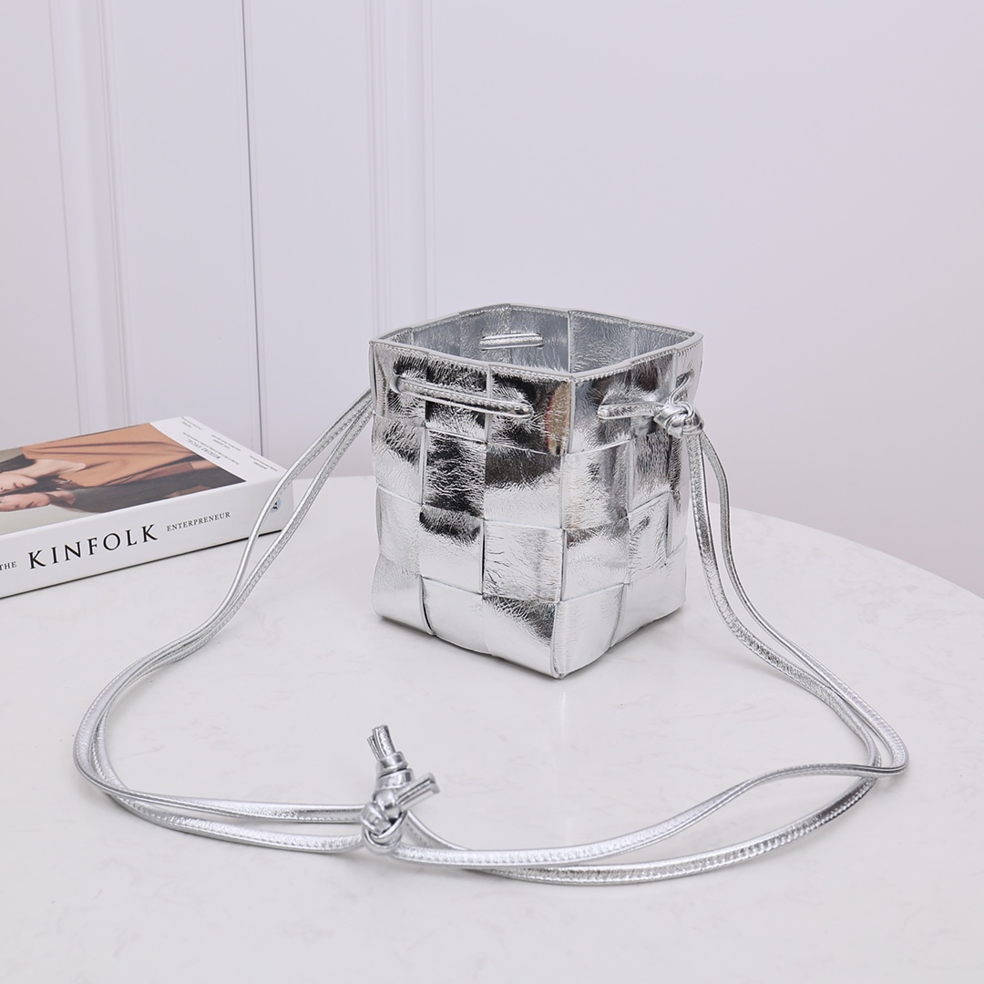 Bottega Veneta Small Cassette Cross-Body Bucket - 