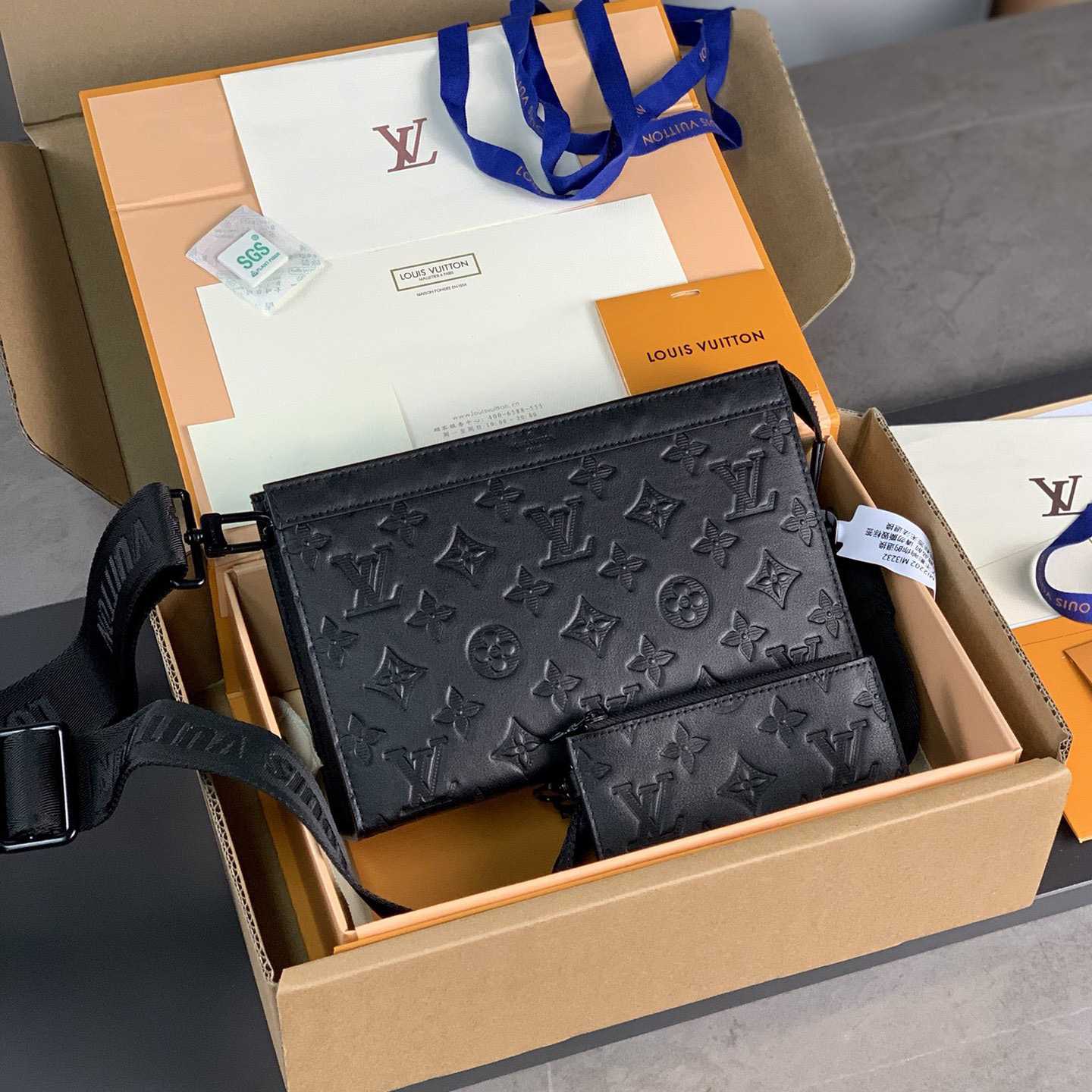 Louis Vuitton Gaston Wearable Wallet(18.5 x 11 x 6.5cm)M81115  - 