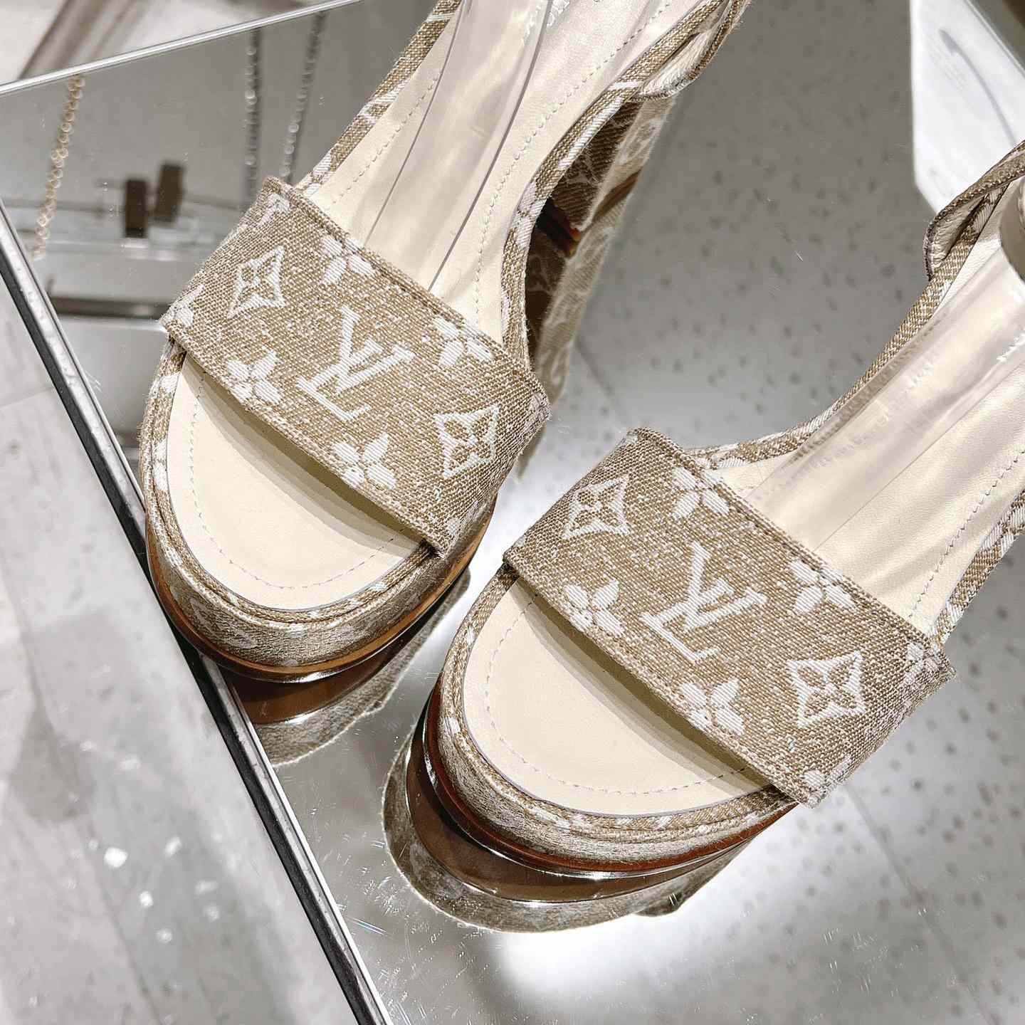 Louis Vuitton Fame Platform Sandal   1AAZCF - 