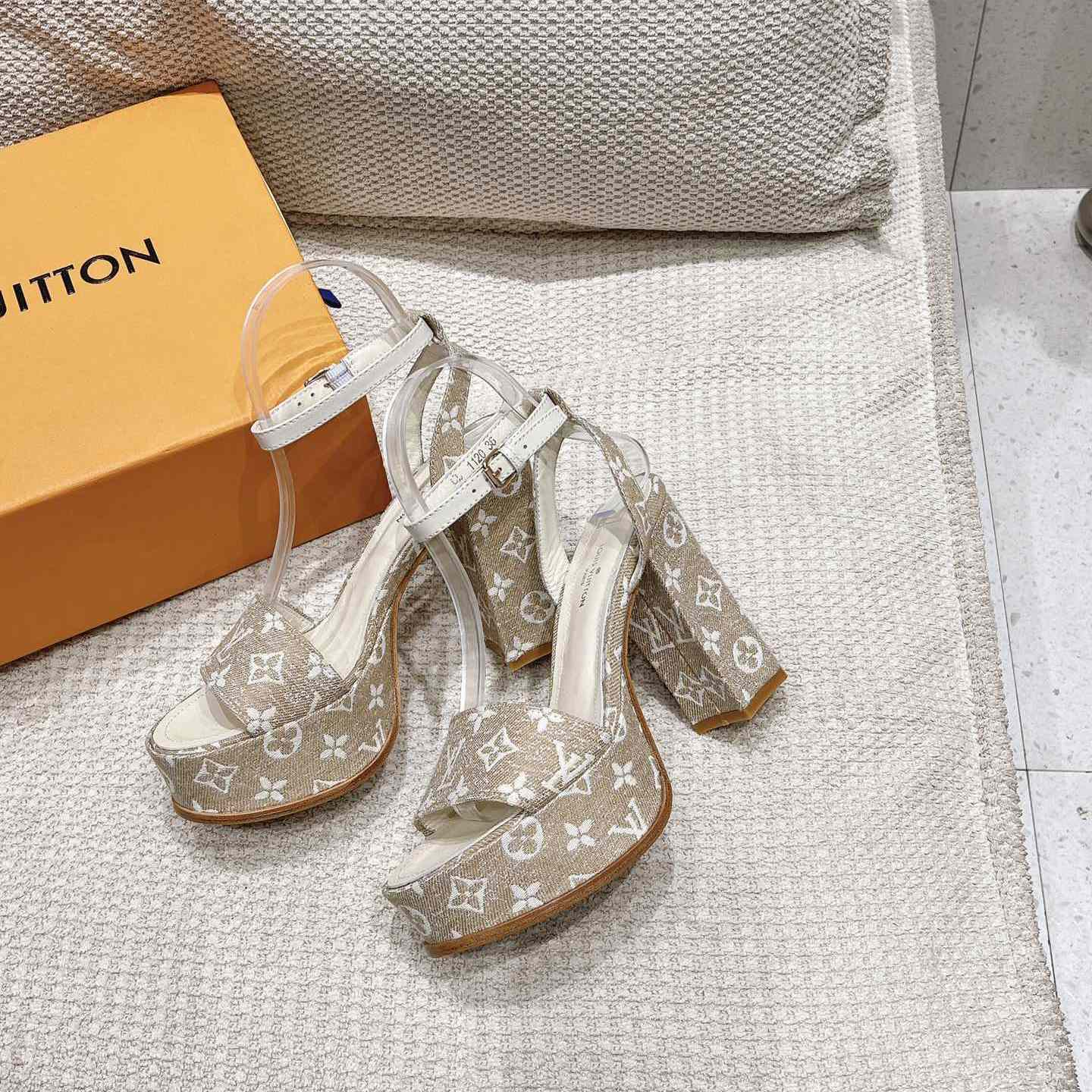Louis Vuitton Fame Platform Sandal   1AAZCF - 