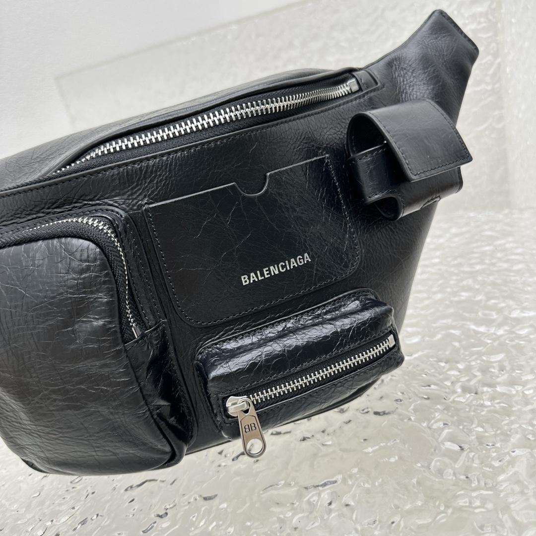 Balenciaga Superbusy Beltpack In Black - 
