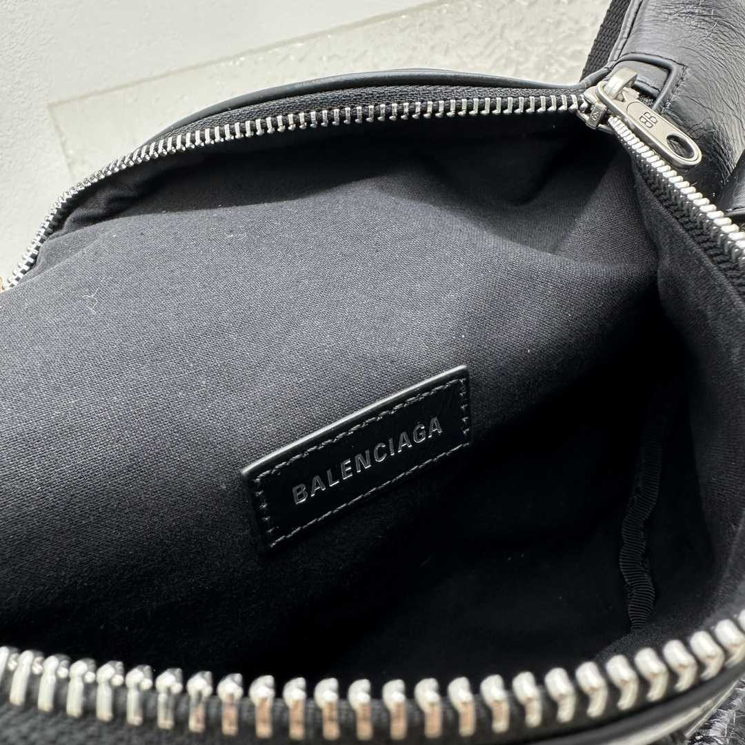 Balenciaga Superbusy Beltpack In Black - 