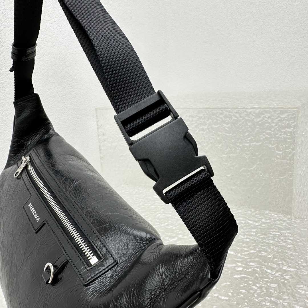 Balenciaga Superbusy Beltpack In Black - 