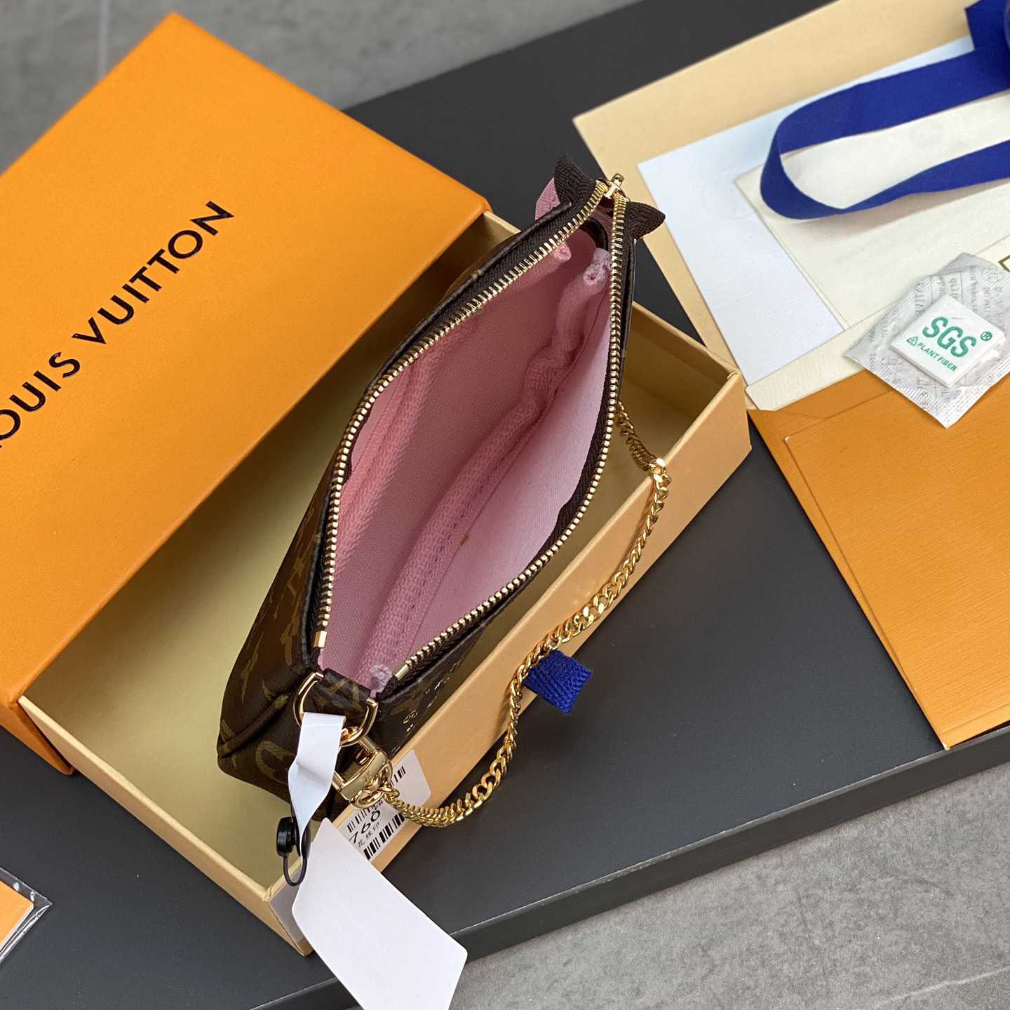 Louis Vuitton Mini Pochette Accessoires (15.5*10.5*4cm)  M81760 - 