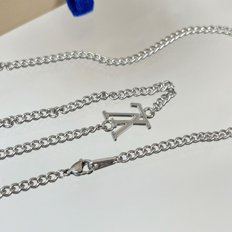 Louis Vuitton LV Paperplane Necklace      M01034 - 