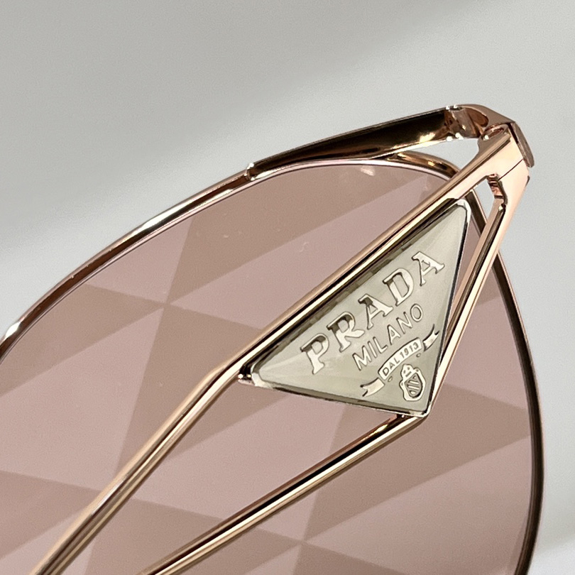 Prada Symbole sunglasses    SPR50zs - 