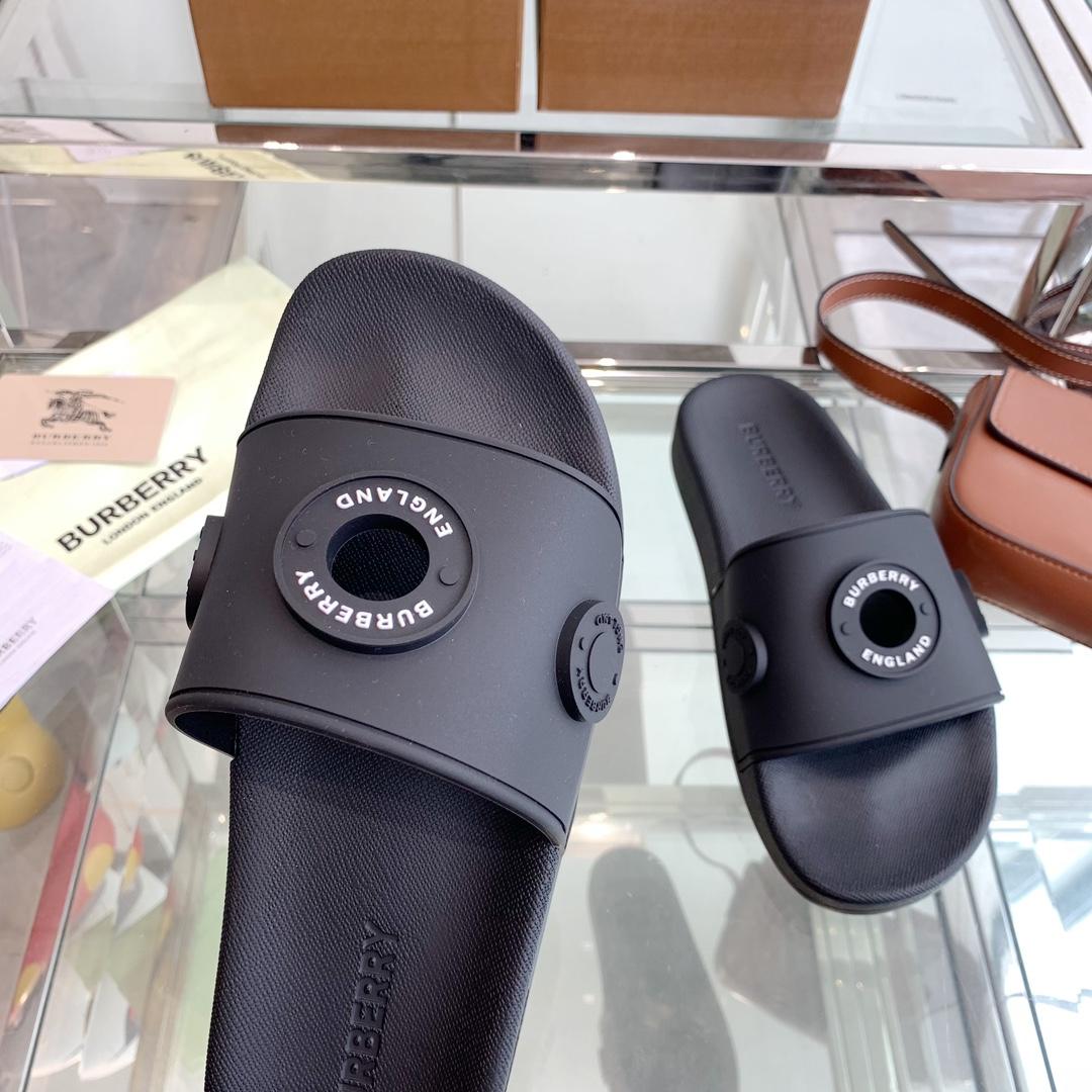 Burberry Eyelet Rubber Slide - 