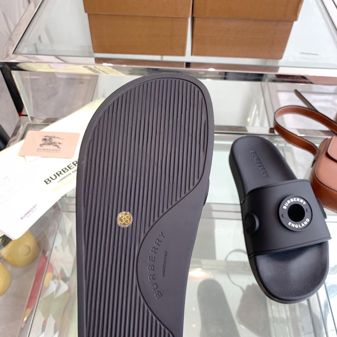 Burberry Eyelet Rubber Slide - 