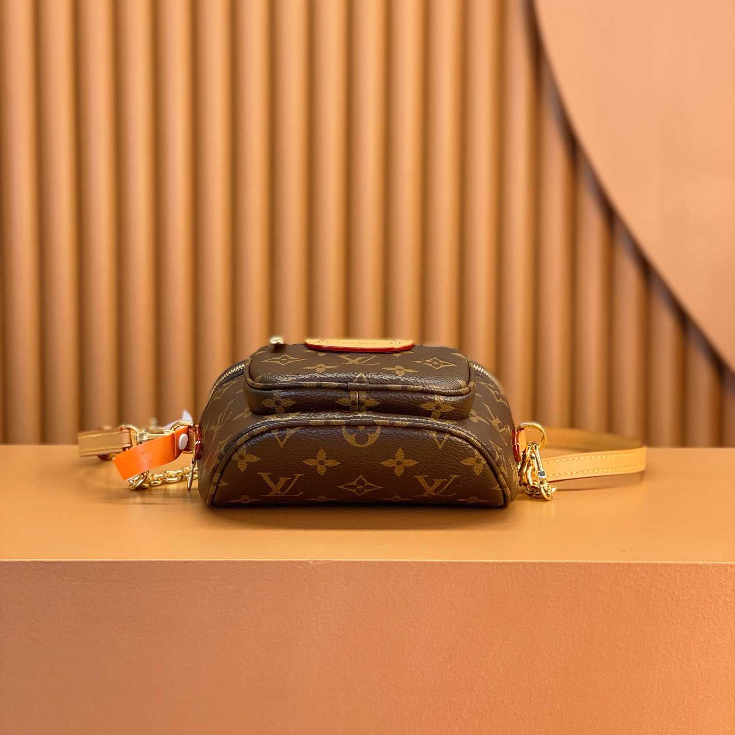 Louis Vuitton Mini Bumbag (17x12x9.5cm)      M82335 - 