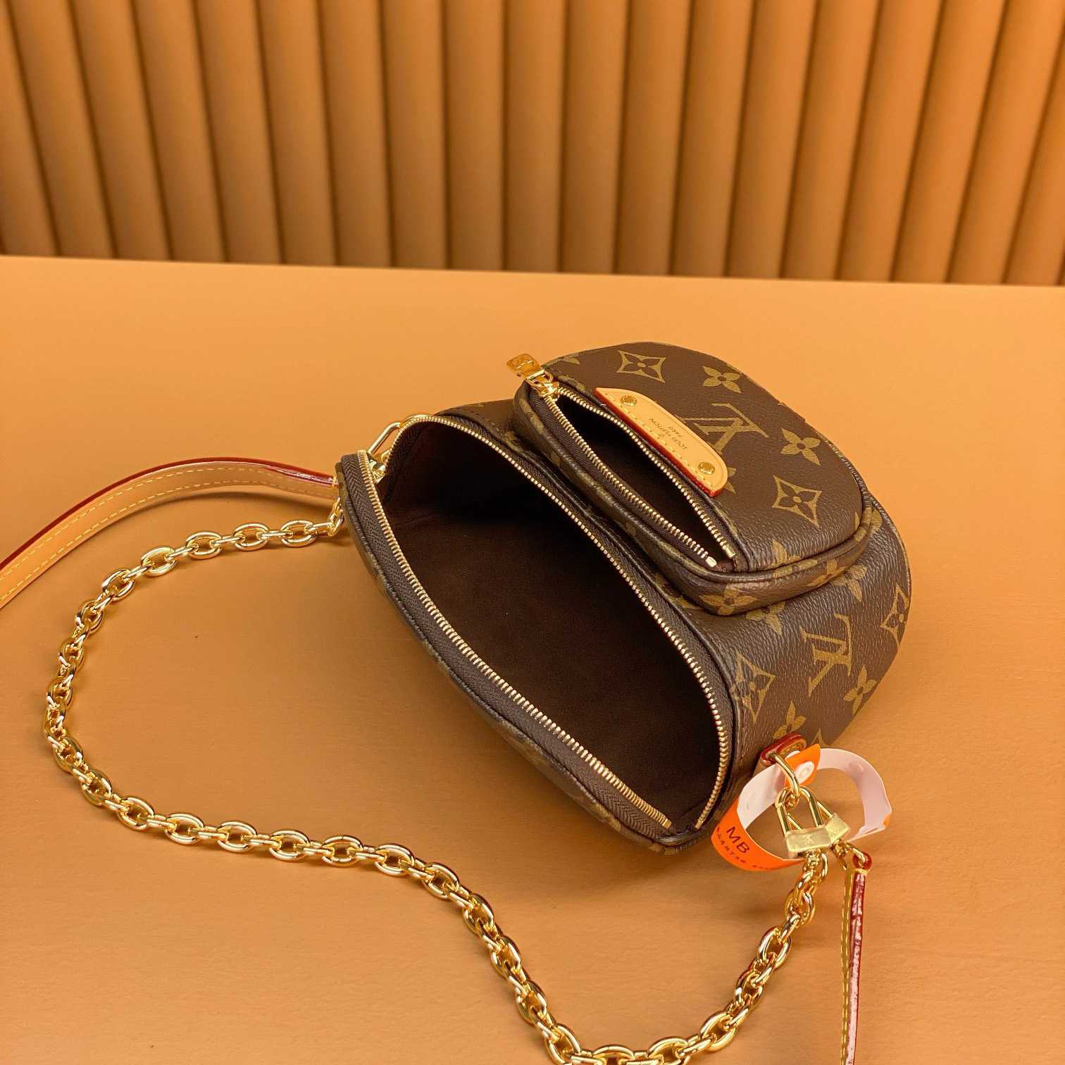 Louis Vuitton Mini Bumbag (17x12x9.5cm)      M82335 - 