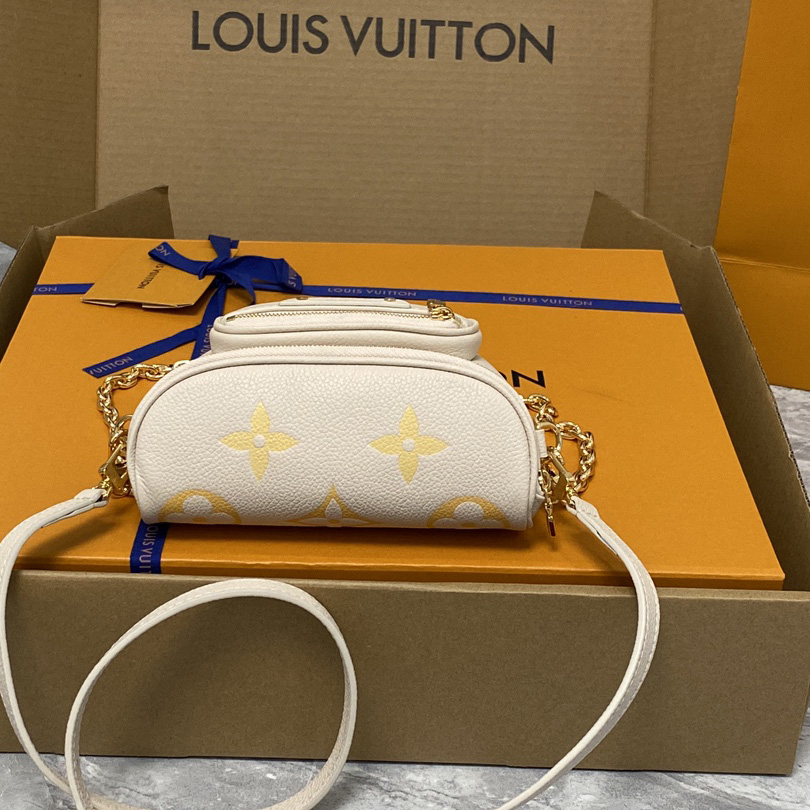 Louis Vuitton Mini Bumbag (17x12x9.5cm)      M82208 - 