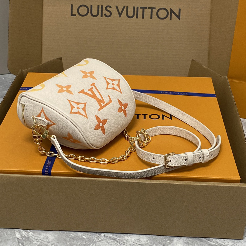 Louis Vuitton Mini Bumbag (17x12x9.5cm)      M82208 - 